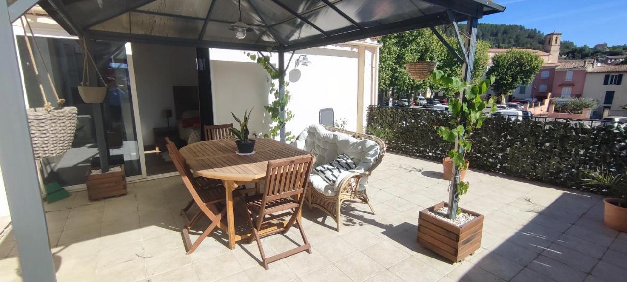 Apartment Provencal Avec Terrasse Dans Le