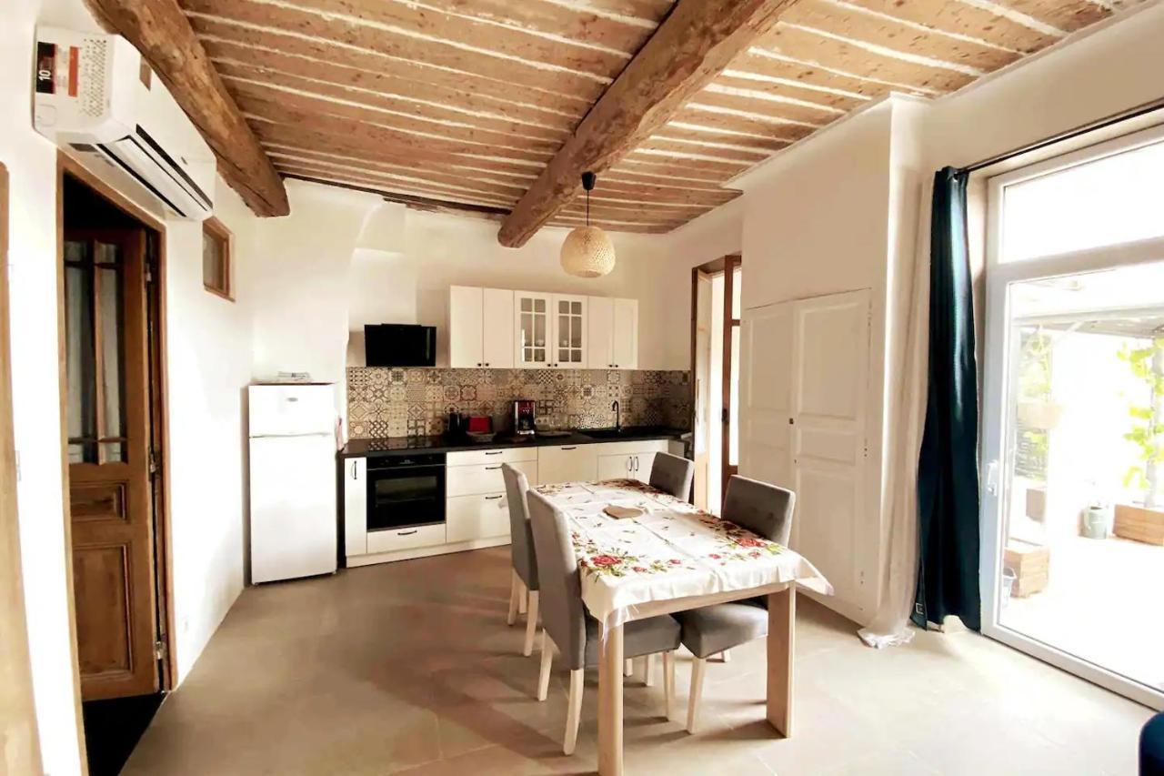 Provencal Avec Terrasse Dans Le Apartment