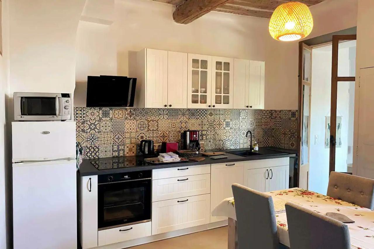 Provencal Avec Terrasse Dans Le *